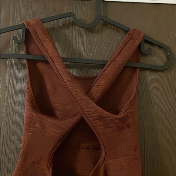 Alphalete vault bra - Picture 2 of 3